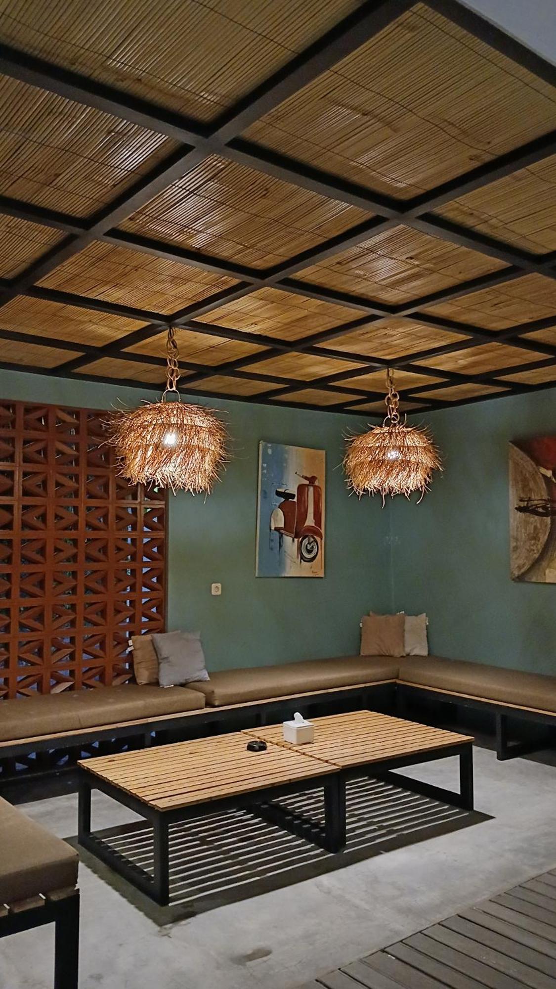 Zavana Rooms & Restaurant Tanjungkarang Kültér fotó