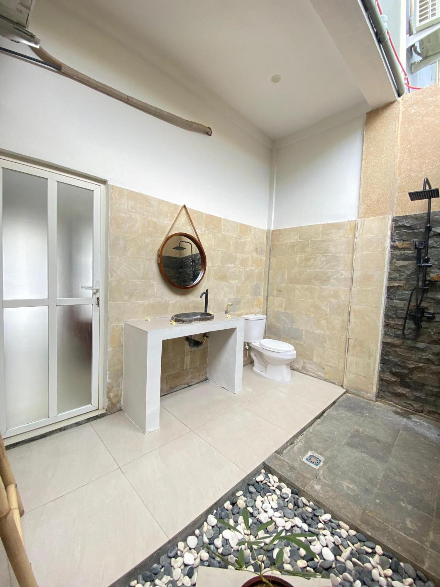 Zavana Rooms & Restaurant Tanjungkarang Kültér fotó